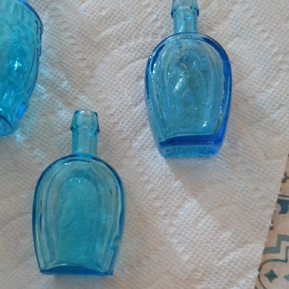 Elegant Glass Bottle Set - Blue and Green - Picture 2 of 13